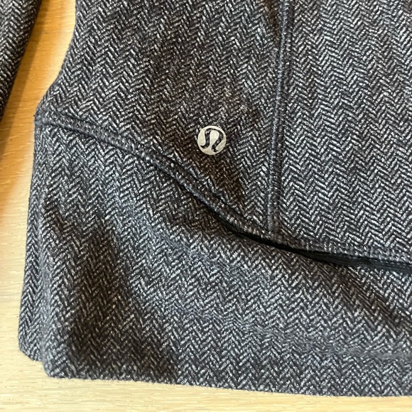 Lululemon Base Runner 1/2 Zip in Herringbone - Picture 5 of 7